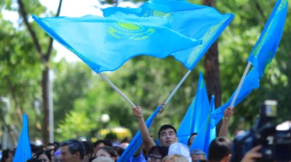 Бұдан былай бейбіт митингке шығуға рұқсат керек емес – Президент