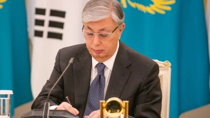 Президент оппозиция туралы заңға қол қойды