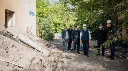 Нұр-Сұлтанда апаттық жағдайдағы үйлер сүріле бастады