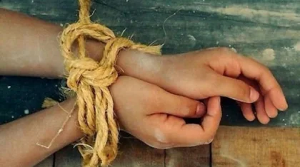 БҚО тұрғыны 4 жасар өгей ұлын байлап, сарайға қамап қойған