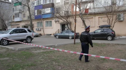 Оралда көпқабатты тұрғын үй ауласынан ер адамның денесі табылды