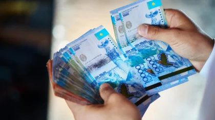 Қазақстандықтардың орташа айлық жалақысы 212 мың теңгеден асты