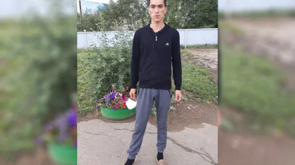 «Мені ұмытып кеткен»: Ақмолада шенеуніктердің салғырттығынан жетім жігіт баспанасыз қалды