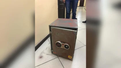 16 миллион теңгесі бар сейфті Алматыдағы кеңселердің бірінен ұрлап кетті