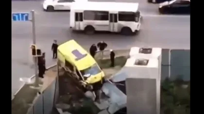Елордада жедел жәрдем мен жеңіл автокөлік соқтығысып қалды
