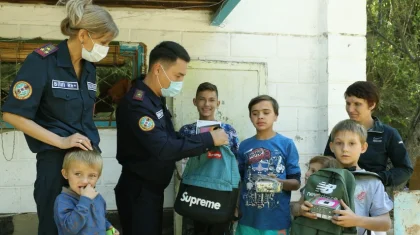 Алматылық төтеншеліктер өрт сөндіруге көмектескен оқушыларды мектепке дайындады