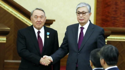 Тоқаев 20 жыл бұрын қол қойылған Назарбаевтың Жарлығына өзгеріс енгізді