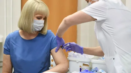 Мәскеуде коронавирусқа қарсы тұрғындарды вакцинациялау басталды