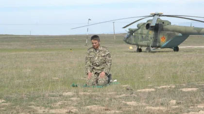 Әскерде намаз оқуға болмайды деп ешбір заңда жазылмаған – намазхан полковник