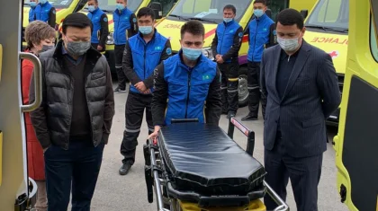 Алексей Цой Алматыдағы Жедел медициналық қызметтің жаңа автопаркімен танысты
