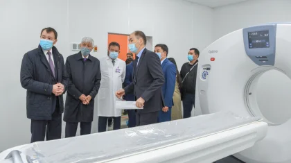 Алик Шпекбаев Алматы облысындағы екі ауруханаға концентратор аппаратын тапсырды