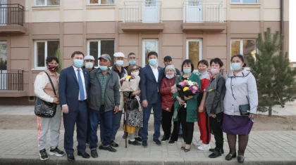 Бауыржан Байбек Шымкентте өрт салдарынан баспанасыз қалған тұрғындармен кездесті