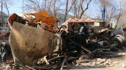 Алматыда аялдама мен трансформаторға соққан жүк көлігінің видеосы жарияланды