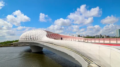 Нұр-Сұлтанда селфи жасамақ болған жігіт көпірден құлап кетті