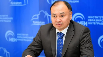 «Пашинян жалғыз қалды»: Баку мен Ереван арасындағы келісім туралы саясаттанушының пікірі