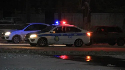 Полиция 5 сағат сыртта күтті: Павлодарда караоке-бардан 35 адам бөлімшеге жеткізілді