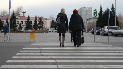 Елордада рұқсат етілмеген жерден өткен 200-ден астам адамға айыппұл салынды