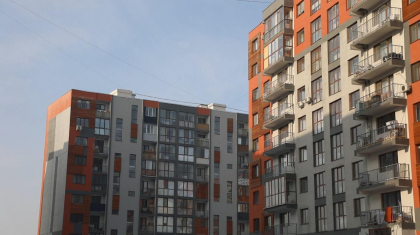 Алматыда пайдалануға жаңа берілген көпқабатты үйдің бір қыста тоз-тозы шықты