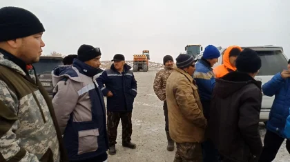 400 млн теңге қайда? Алматы облысында жол құрылысына көңілі толмаған халық наразылық білдірді