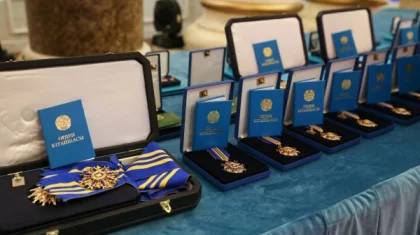 Екі адамға «Қазақстанның Еңбек ері» атағы берілді