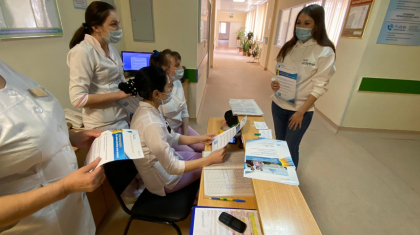 Түркістан: Ұлыбритания университетінің түлегі перзентханада «Nur Otan» партиясының бағдарламасын насихаттады