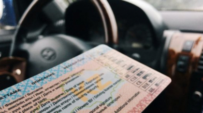 Қазақстандықтар жүргізуші куәлігін алып жүруден босатылды