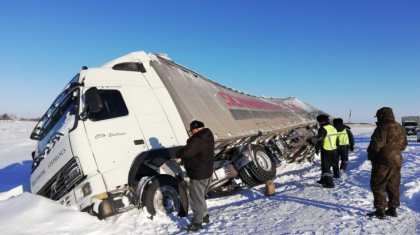 СҚО-да 15 тонна дән тиелген жүк көлігі аударылды