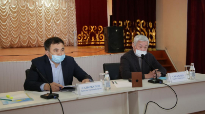 Бердібек Сапарбаев жайылымдық жерлерді бөлісе алмаған ауыл тұрғындарымен кездесті