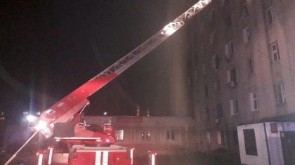 Оралда көпқабатты үйдегі өрттен 25 адам эвакуацияланды