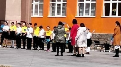Петропавлдағы мектепте ұйымдастырылған флешмобтан кейін 11 оқушы ауырып қалды