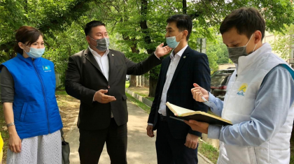 «Халықтық бақылау» өкілдері құрылысы ұзаққа созылған Алматыдағы мектепке қатысты наразылық білдірді