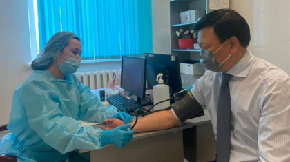 Алексей Цой коронавирусқа қарсы екінші екпені салдырды