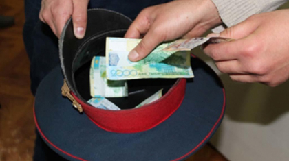 Павлодарда полиция қызметкеріне пара бермек болған тұрғын сотталды