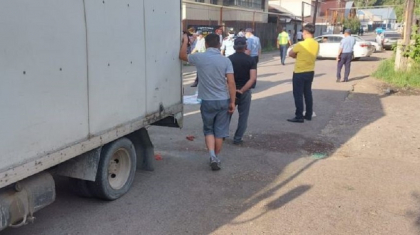 Атырау облысында жұмысшы әріптесін жүк көлігімен басып кетті