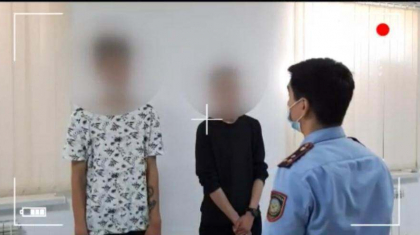 Есірткі сайттарын жарнамалаған атыраулық жасөспірімдер қылмыс үстінде ұсталды