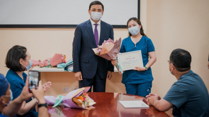 Алтай Көлгінов пандемия уақытындағы жұмысы үшін дәрігерлерге қалай алғыс айтуға болатынын айтып берді