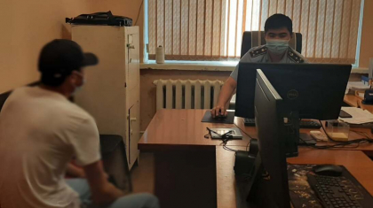 «Несиеңді түгел жауып беремін»: Түркістан тұрғынының 650 мың теңгесін алдап алған алаяқ ұсталды