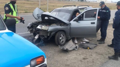 Семейде автокөлік электр бағанасына соғылды