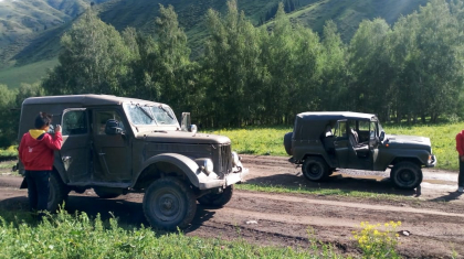 «Жолға шыдайтыны осы ғана»: Алматы облысында бүтін бір ауыл жаппай УАЗ мінеді