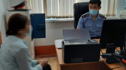 Түркістан облысында өзгенің телефоны арқылы банктегі ақшасын жаратып жіберген жас қыз ұсталды