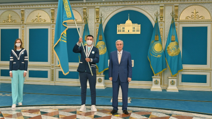 Мемлекет басшысы Токио олимпиадасына баратын спортшыларға ел туын табыс етті