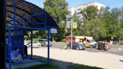 Өскеменде автокөлік аударылып қалды
