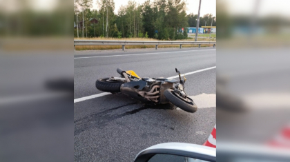 Алматыда мопед мінген жігітті КамАЗ қағып кетті