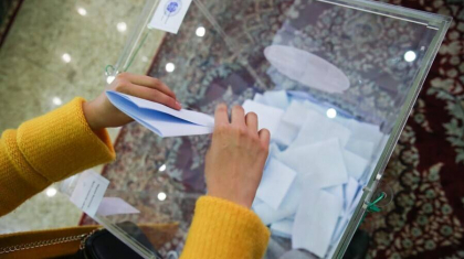 Заңсыздық тіркелмеді, карантин талаптары сақтаулы – Атырау облысында Томарлы ауылының халқы өз әкімін сайлап жатыр