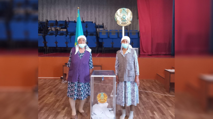 Алматы облысында тоқсанға келген қариялар сайлауда дауыс беріп жатыр