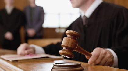 Орал қаласында пара алған шенеунік 23,6 млн теңге айыппұл төлеуге міндеттелді