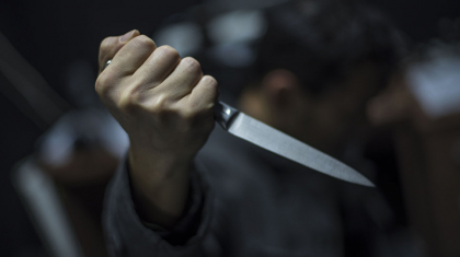 Атырау тұрғыны баласының көзінше әйеліне пышақ сұғып алды