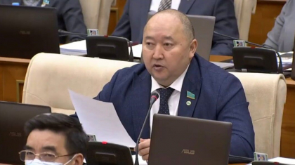 Шектеу шаралары көзбояушылыққа, індетпен күрестің бейшара көрінісіне, коррупцияға айналды – Мәжіліс депутаты