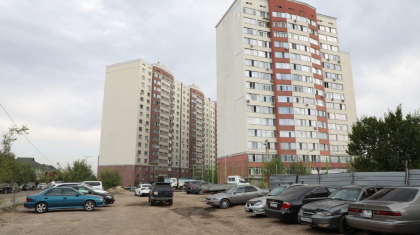 Алматыда жарыққа жарымаған «Премьера» кешенінің тұрғындары жолды жауып тастады