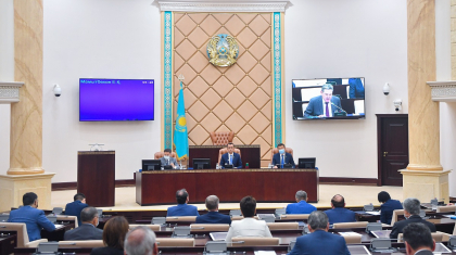 Сенат Есеп комитеті мүшесінің өкілеттігін тоқтатты